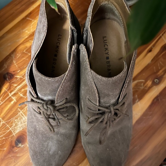 Lucky Brand grey size 7.5 suede heeled booties - Picture 4 of 5